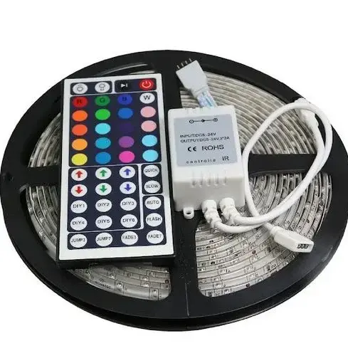 Banda LED cu telecomanda- Multicolora, 300 becuri, Lungime 5 metri, RGB, 12V